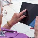 Des tablettes distribuées dans les Ehpad, Youporn en hausse