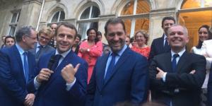 Le président salue l'humour du premier sinistre lors d'un gala