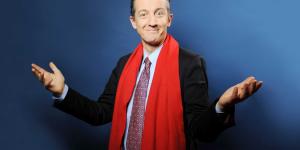 Christophe Barbier c'est fait voler son écharpe rouge