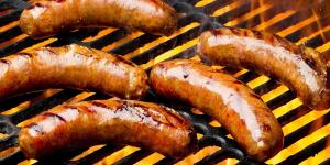 Ils organisent un barbecue sur un balcon en plein confinement