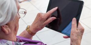 Des tablettes distribuées dans les Ehpad, Youporn en hausse