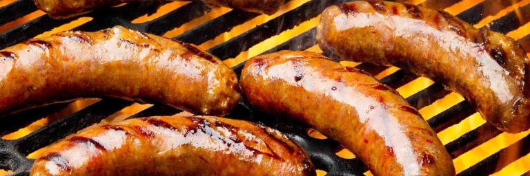 Ils organisent un barbecue sur un balcon en plein confinement