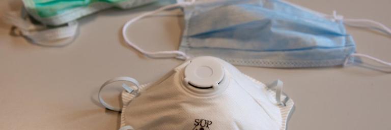 Une commerçante achète des masques sur internet et les revend dix fois plus cher