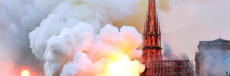 Il y a un an nous découvrions avec horreur que Notre Dame prenait feu