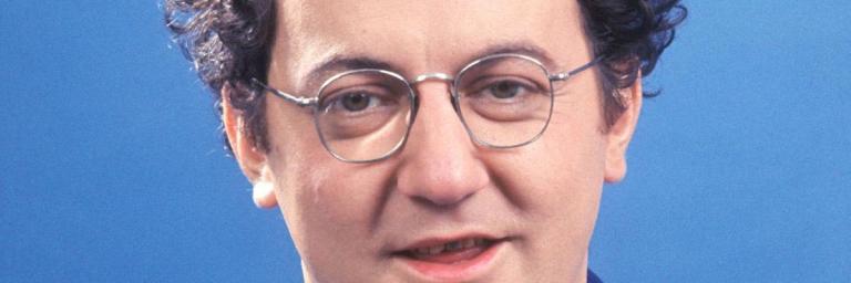 Coluche déconseille au professeur Didier Raoult de prendre sa moto