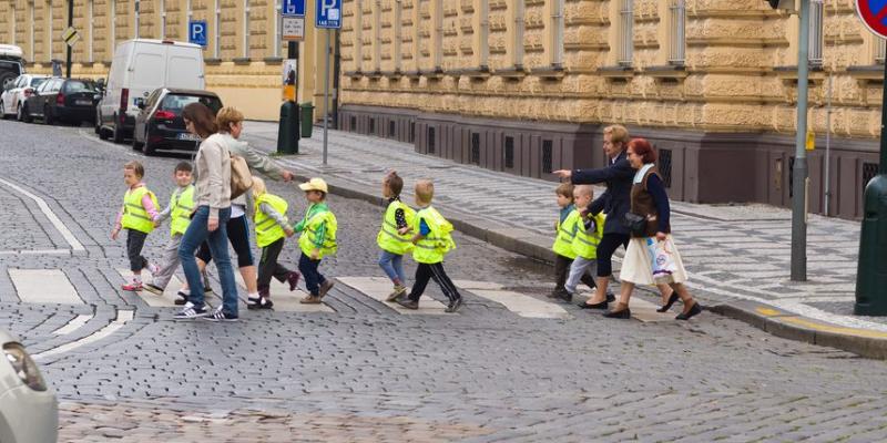 gilet jaune : une classe de CP en garde